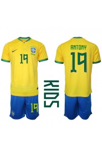 Brasil Antony #19 Babyklær Hjemme Fotballdrakt til barn VM 2022 Korte ermer (+ Korte bukser)